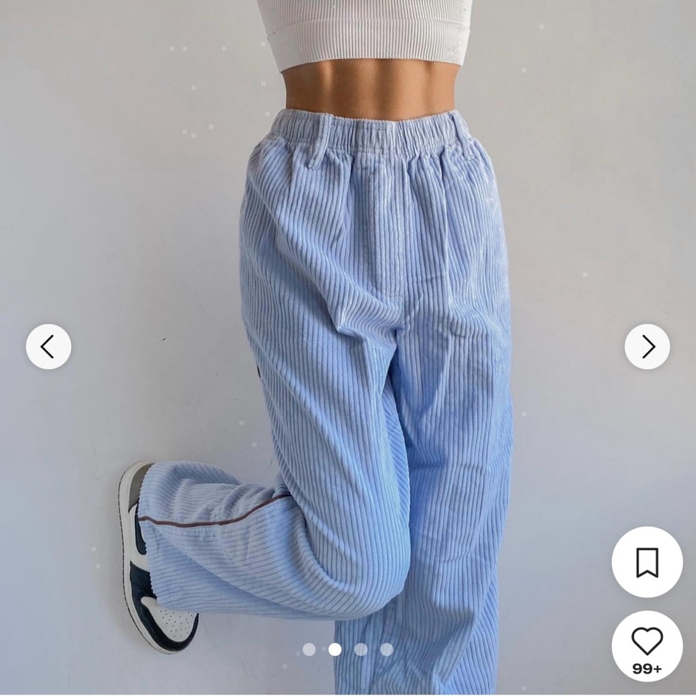 Urban Outfitters Corduroy Wide Leg Pants
Size L
Rise 12”
Waist 15”
Inseam 26”